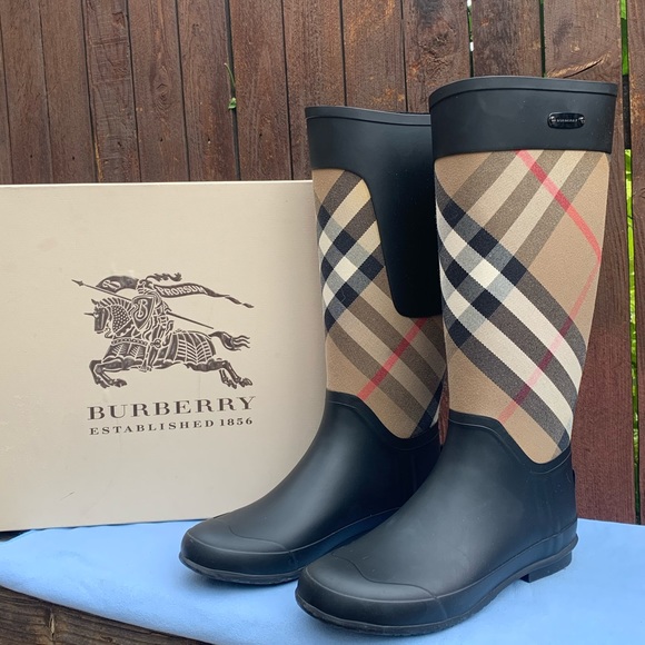 burberry clemence rain boot